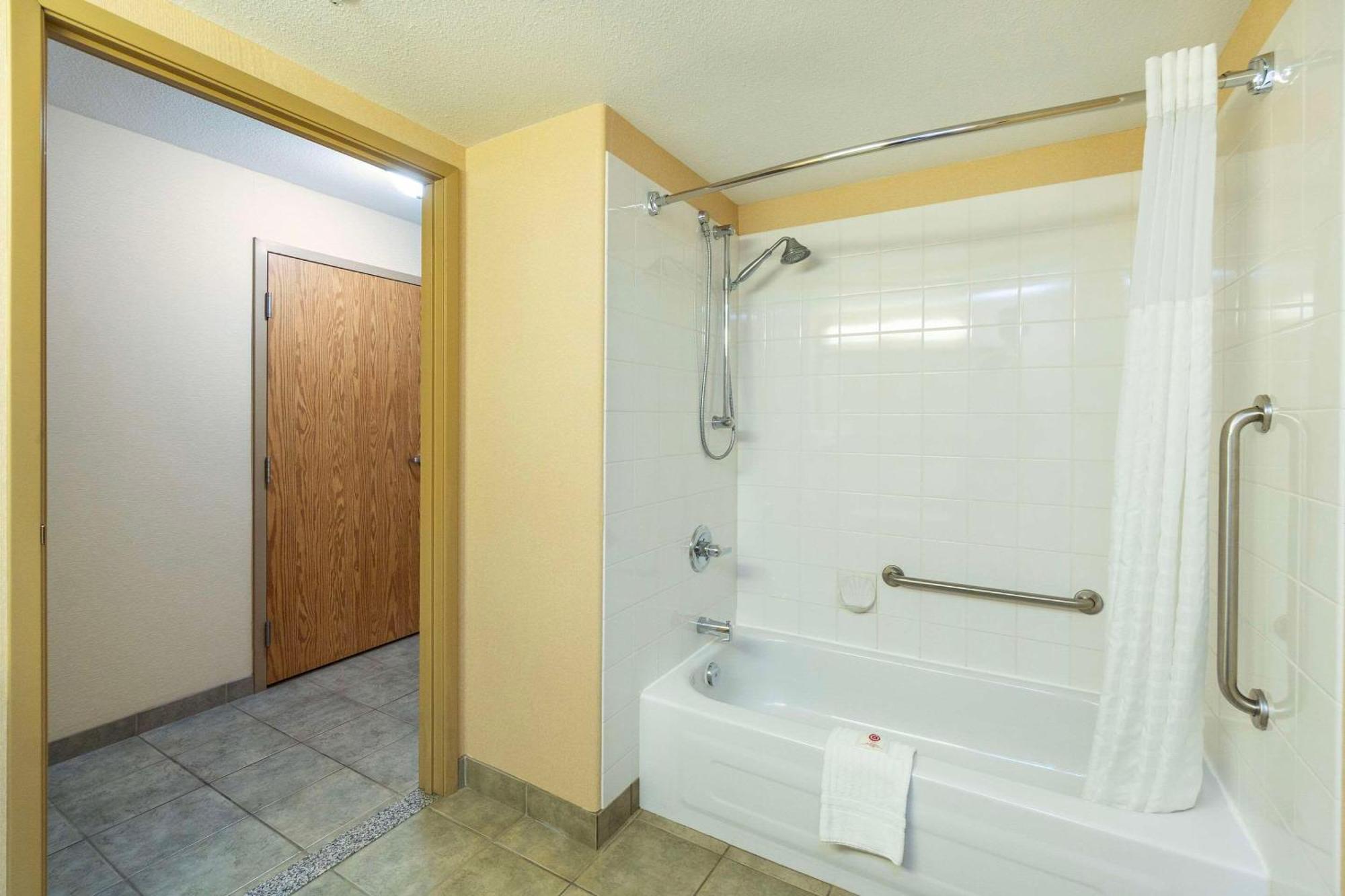 Comfort Inn & Suites Salmon Arm Zewnętrze zdjęcie