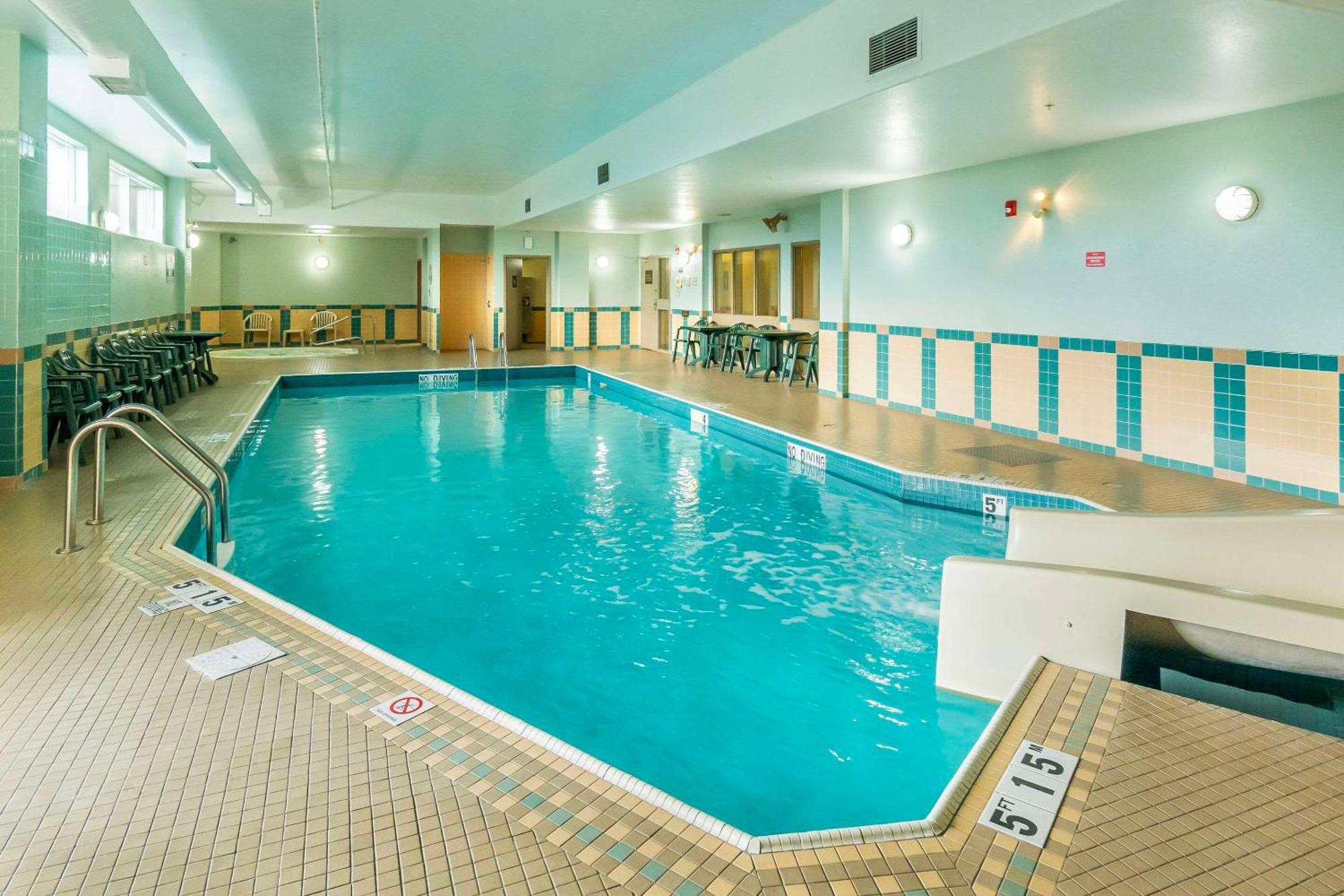 Comfort Inn & Suites Salmon Arm Zewnętrze zdjęcie