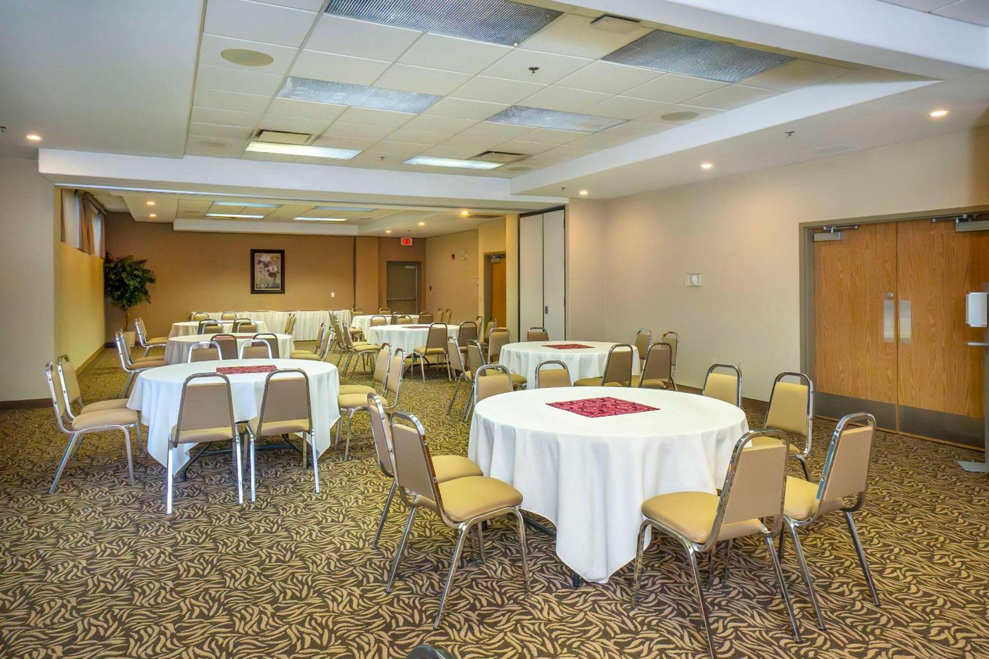 Comfort Inn & Suites Salmon Arm Zewnętrze zdjęcie