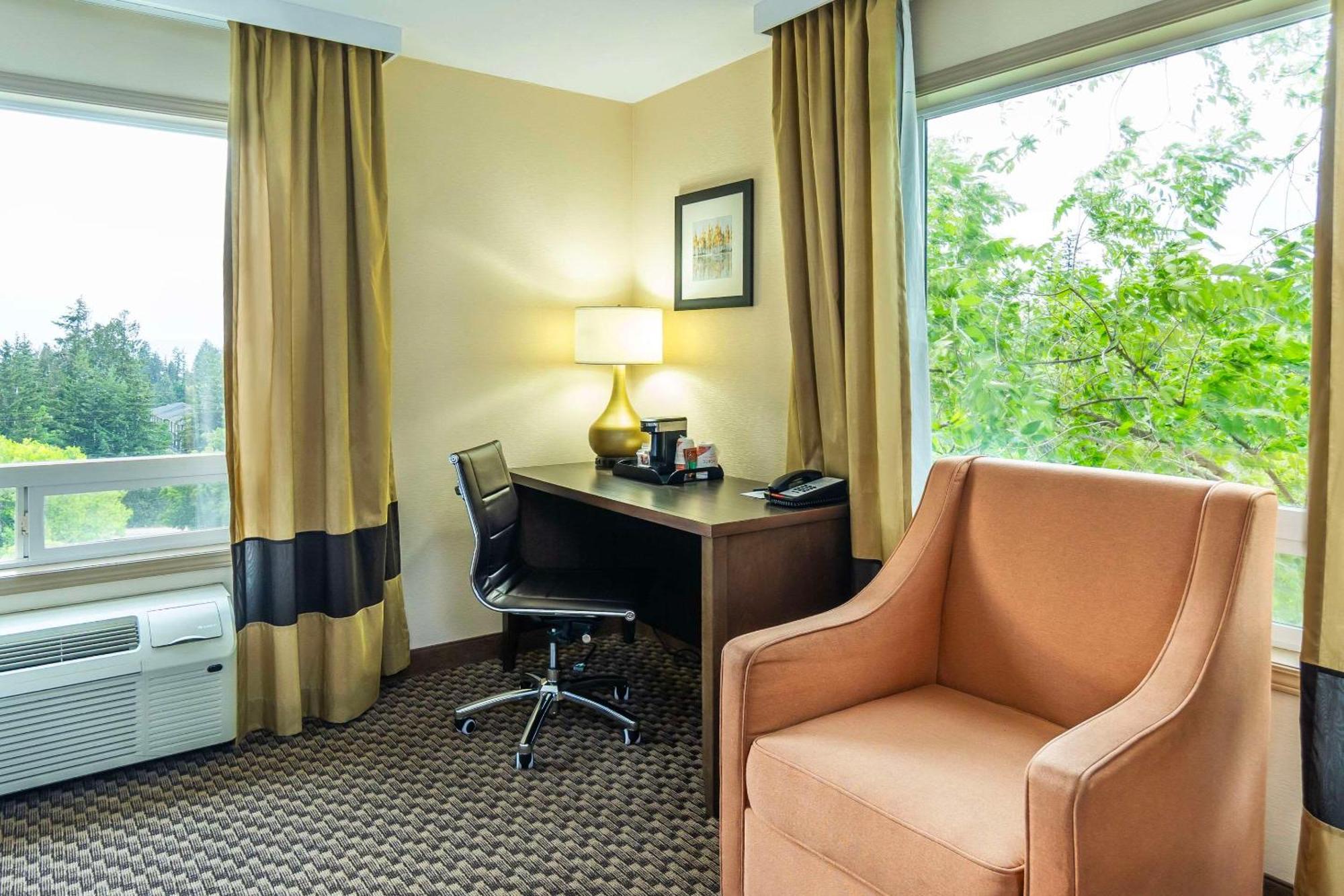 Comfort Inn & Suites Salmon Arm Zewnętrze zdjęcie